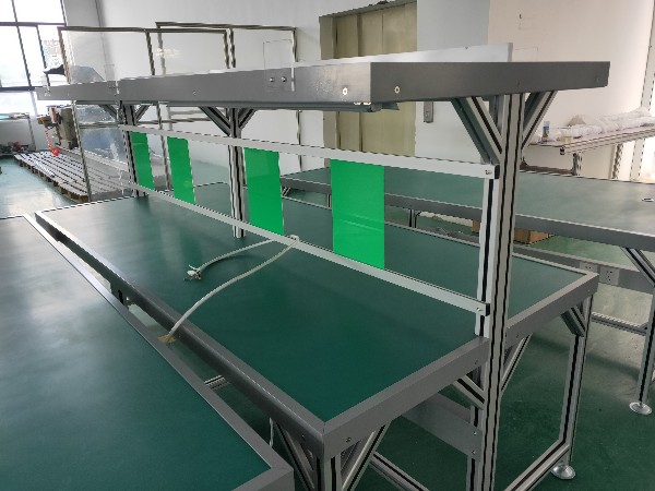 防靜電工作臺上的膠皮是怎么固定的？